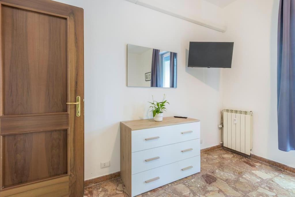 Famileisure Suites Near Policlinico & University 摩德纳 外观 照片